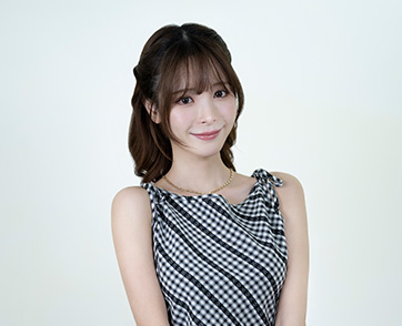 สัมภาษณ์คุณคะน้า “คานะ โมโมโนงิ” (Kana Momonogi) ตำนาน 10 ปีแห่งวงการเอวีสายอินฟลูเอนเซอร์ กับจุดเริ่มต้นของก้าวใหม่ที่พร้อมสร้างรอยยิ้มให้แฟน ๆ 